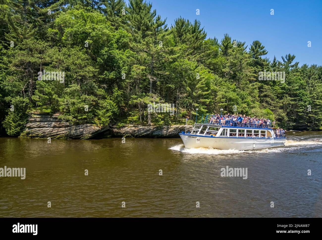 Sightseeing tour boat in the Wisconsin River in the Wisconsin Dells in