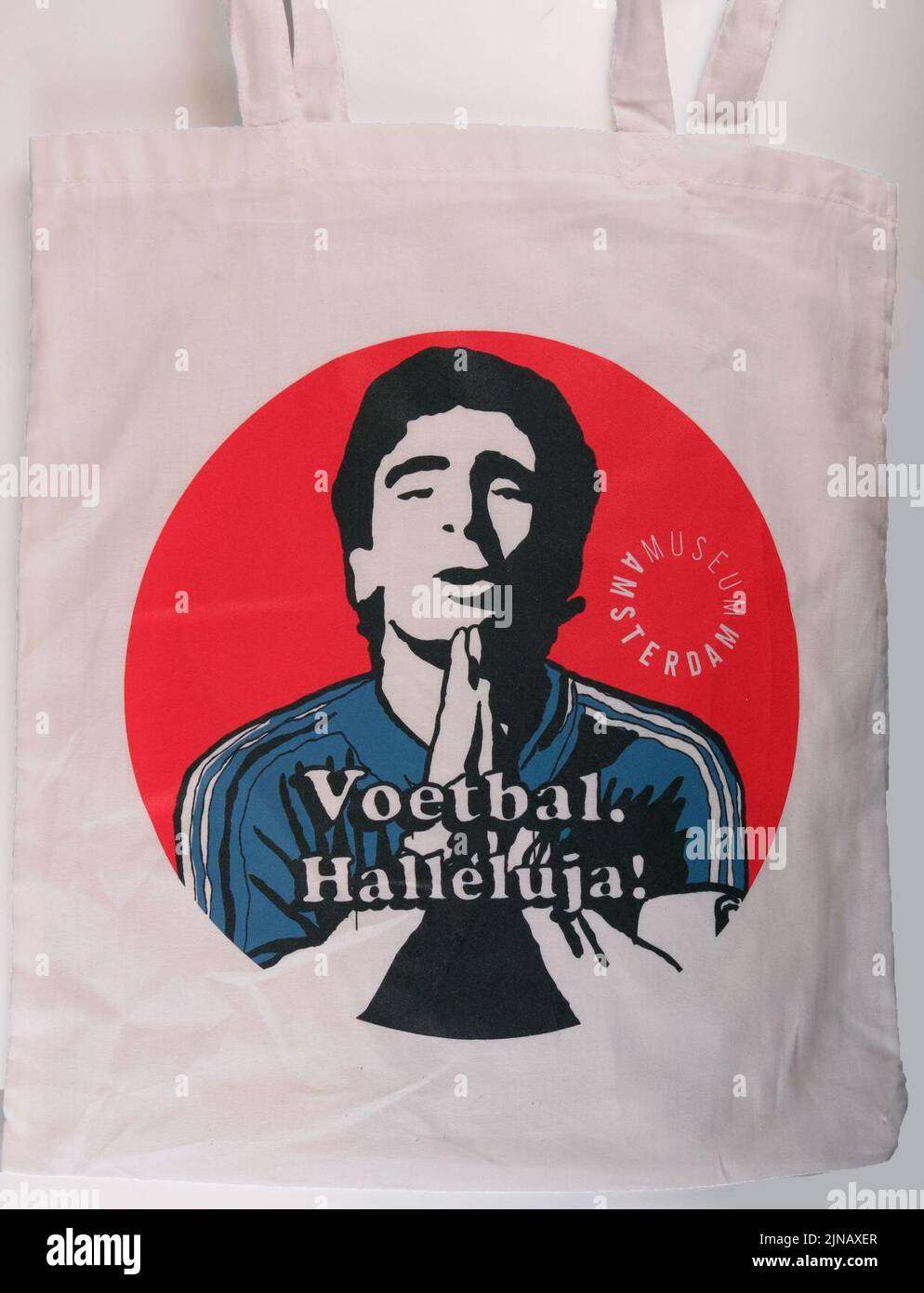 Tasje ter promotie van tentoonstelling 'Voetbal Halleluja', objectnr 1421 Stock Photo