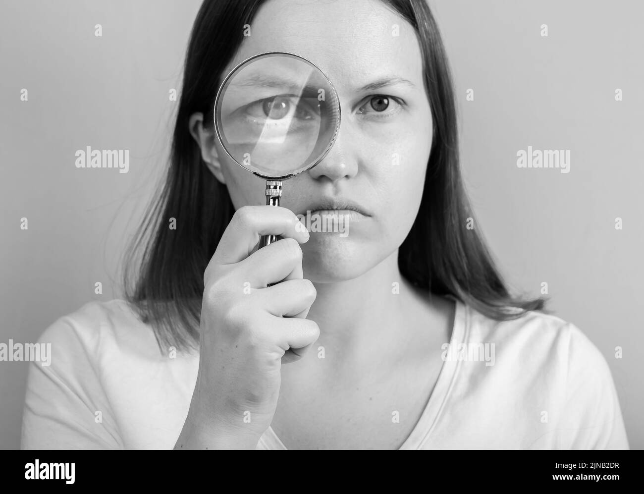 Magnifying lens Black and White Stock Photos & Images Alamy