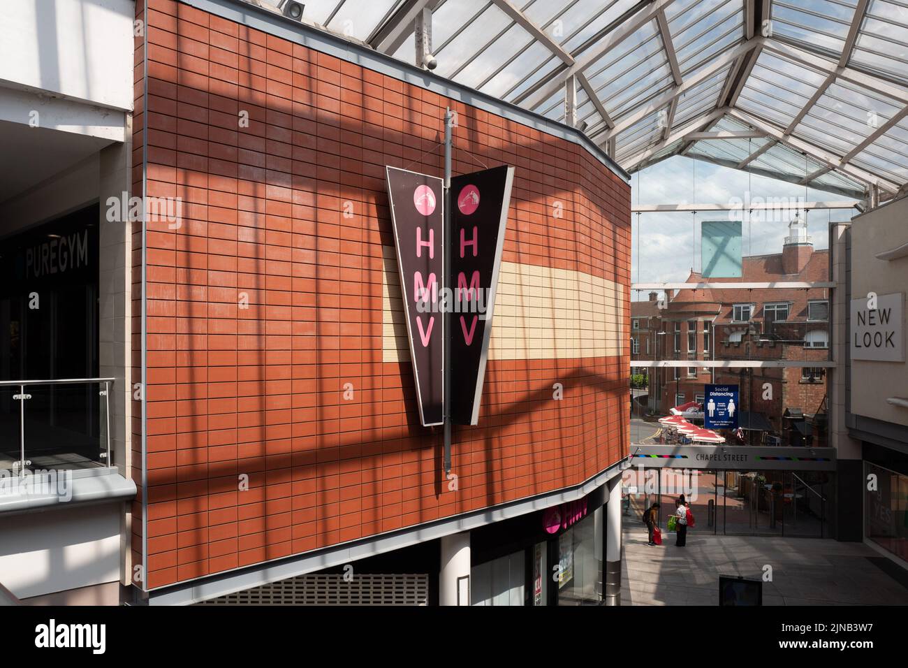 HMV store in Ropewalk Shopping Centre, Nuneaton, Warwickshire, UK. The store is now vacant Stock