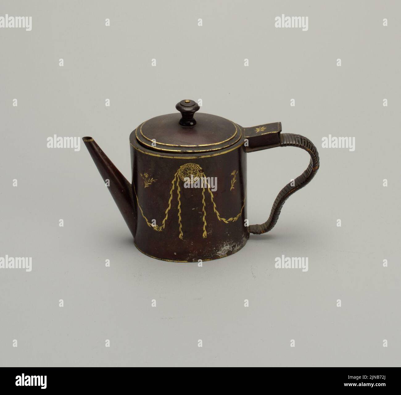 Teapot And Cover (England), ca. 1800 Stock Photo - Alamy
