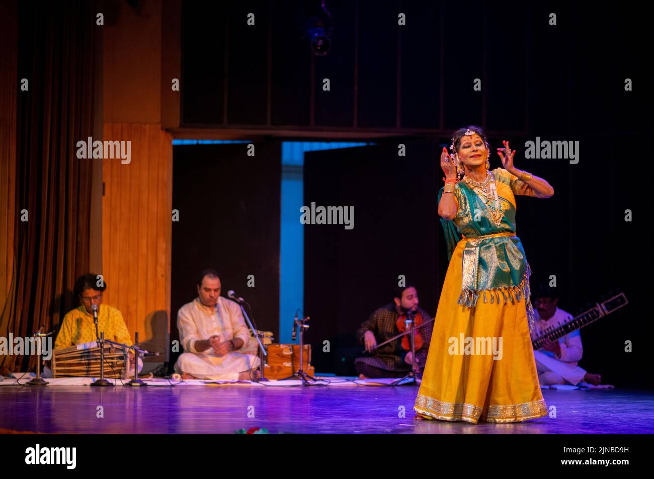 New Delhi, India. 10th Aug, 2022. Shovana Narayan (Indian Kathak dancer) Performs Kathak (Kathak is one of the major forms of Indian classical dance) during the Asavari annual LalitArpan Festival at India Habitat Centre. Asavari annual LalitArpan Festival took place with its 20th edition, the focus of this year's LalitArpan Festival is to explorer the term ‘azadi' or ‘swatantra' (freedom) and the associated self-dignity ‘swabhiman' through performances of Kathak. Credit: SOPA Images Limited/Alamy Live News Stock Photo