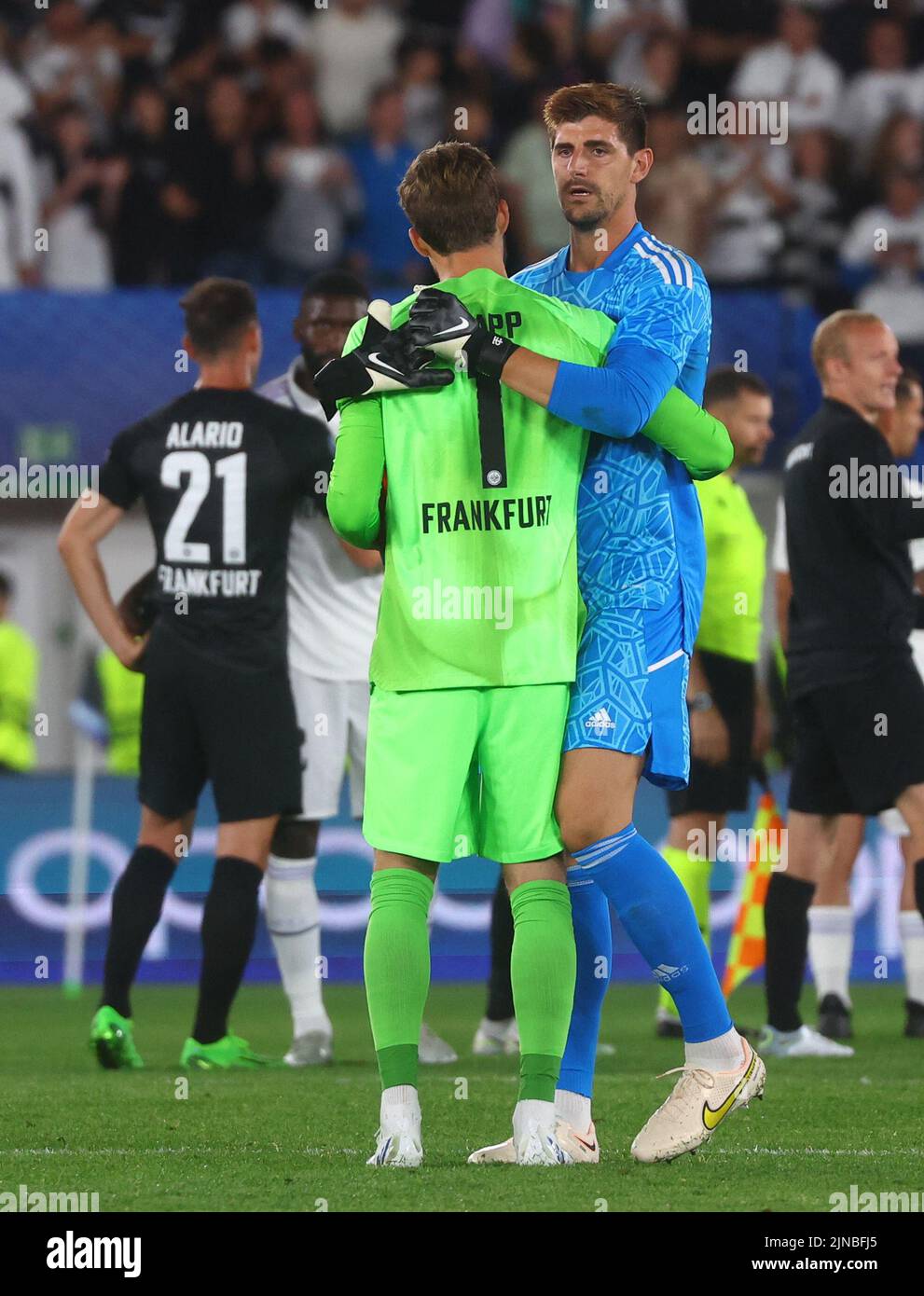 Soccer Football - European Super Cup - Real Madrid v Eintracht Frankfurt - Helsinki Olympic Stadium, Helsinki, Finland - August 10, 2022 Eintracht Frankfurt's Kevin Trapp and Real Madrid's Thibaut Courtois after the match REUTERS/Kai Pfaffenbach Stock Photo