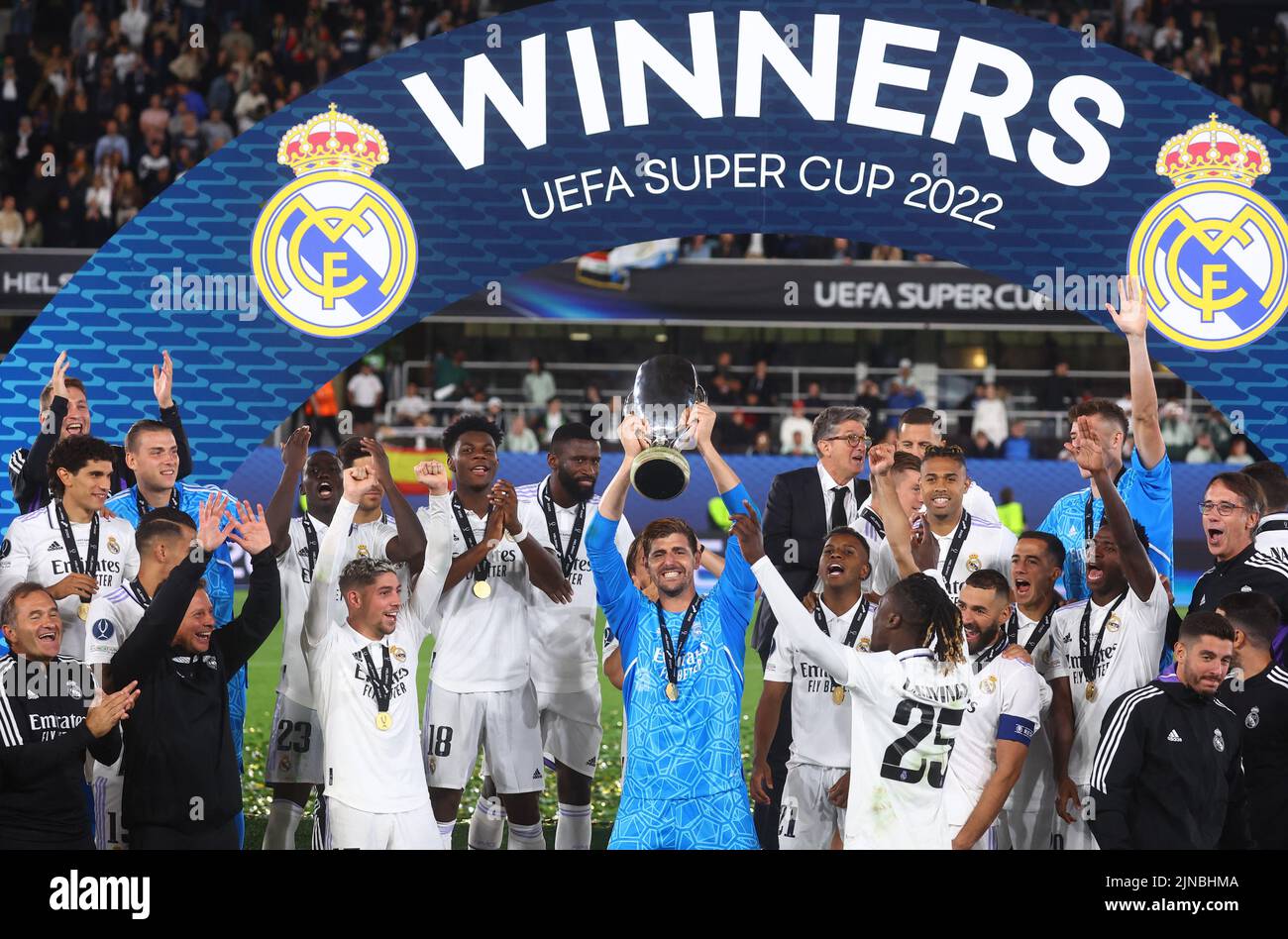 Soccer Football - European Super Cup - Real Madrid v Eintracht Frankfurt - Helsinki Olympic Stadium, Helsinki, Finland - August 10, 2022 Real Madrid's Thibaut Courtois with the trophy as he celebrates with teammates after winning the European Super Cup REUTERS/Kai Pfaffenbach Stock Photo