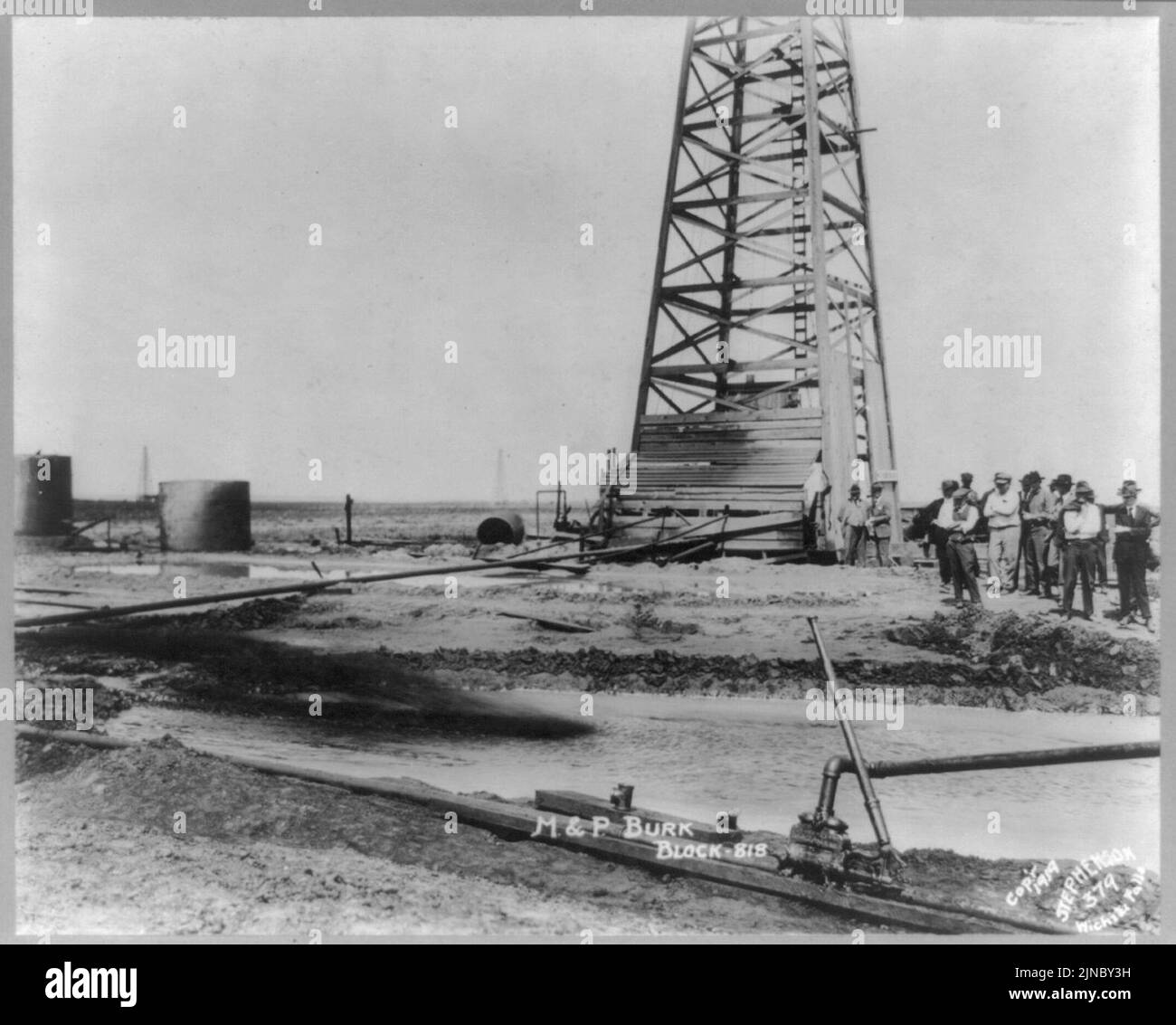 Texas oil wells; M&P Burk Block 818 Stock Photo Alamy