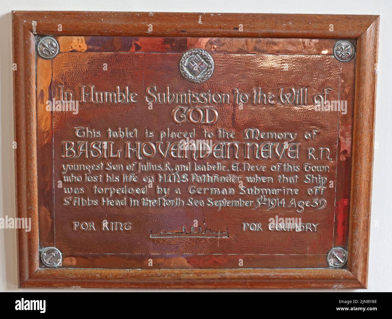 Copper Basil Hovandan Nava plaque, at St James wool church ,Chipping Campden, Cotswolds, Oxfordshire, England, UK, GL55 6AA Stock Photo