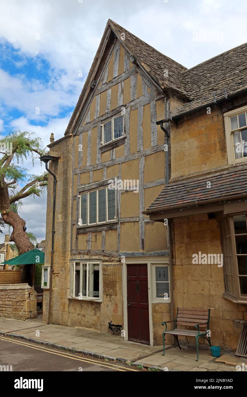 Island house, High St, Chipping Campden, Cotswolds, Gloucestershire, England, UK, GL55 6AT Stock Photo