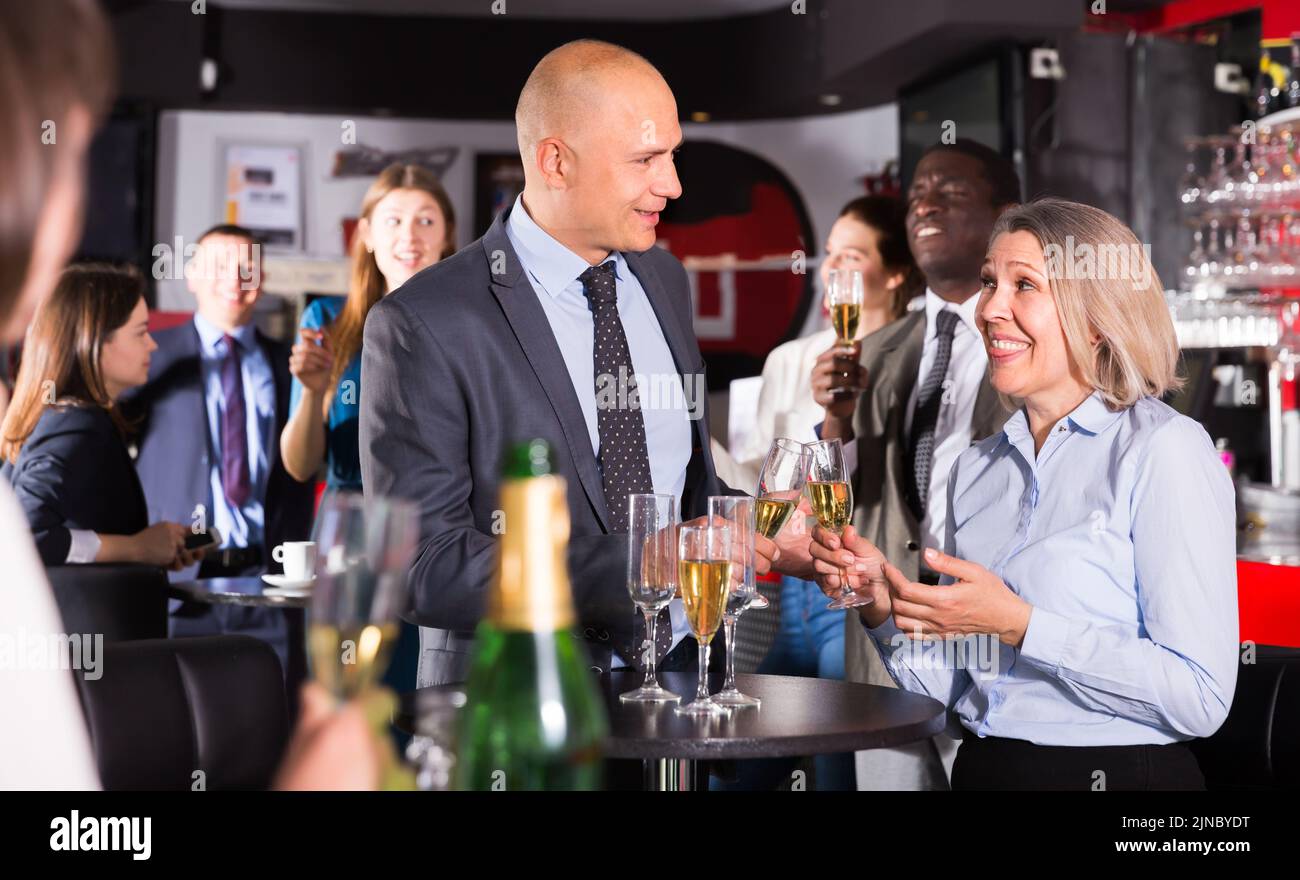 Suits man party hi-res stock photography and images - Alamy