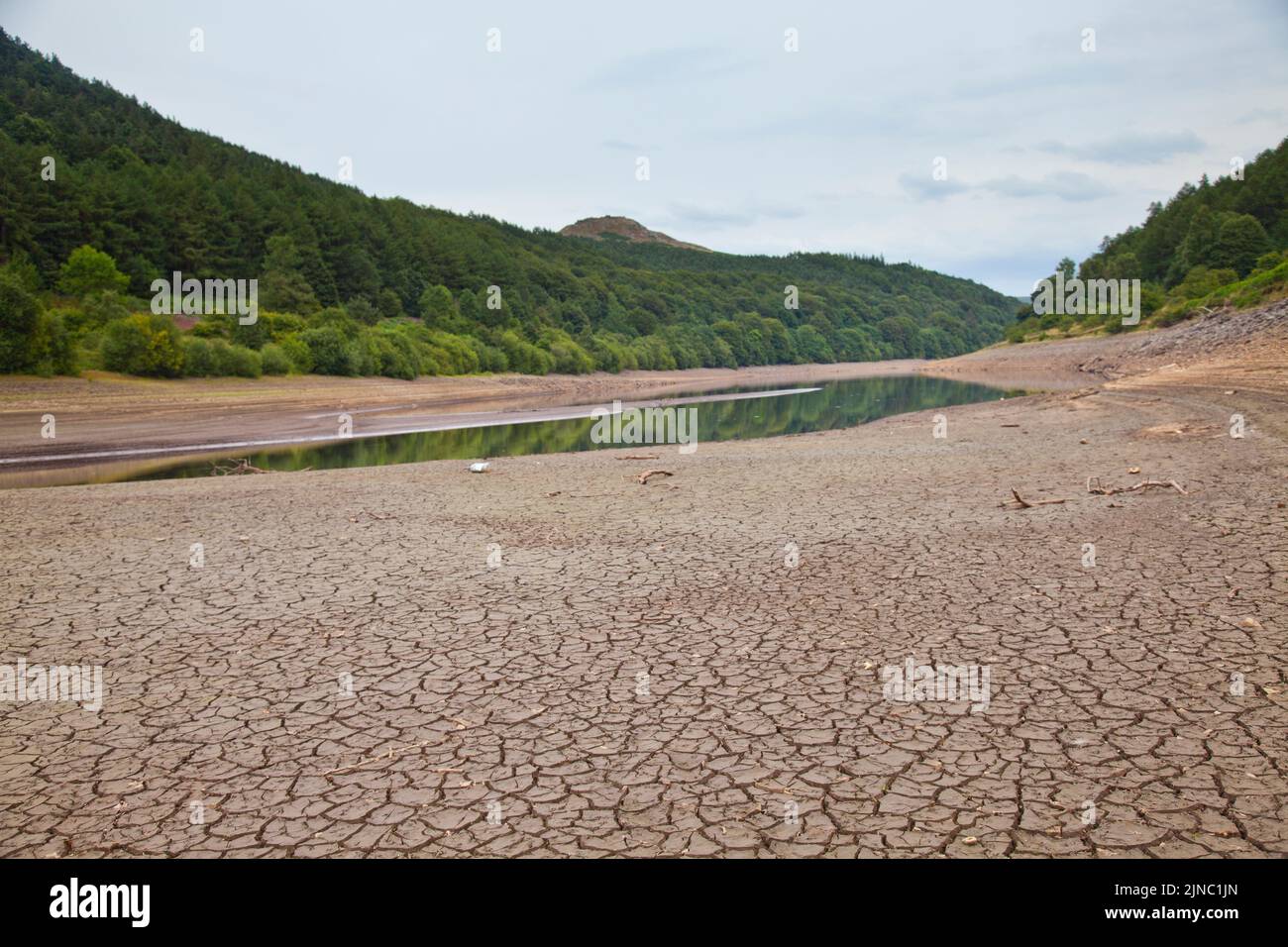 Dry conditions and low level water supplies at Ladybower Reservoir, Peak District, taken during the drought summer 2022 Stock Photo