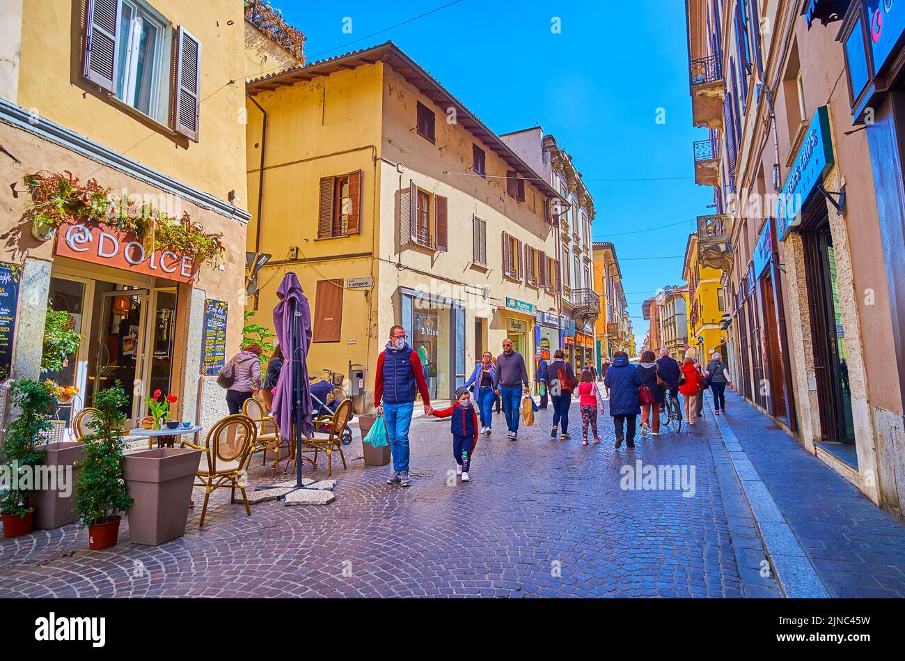 PAVIA, ITALY - APRIL 9, 2022: People walk along pedestrian Corso Camillo Benso Cavour street in central district, on April 9 in Pavia, Italy Stock Photo