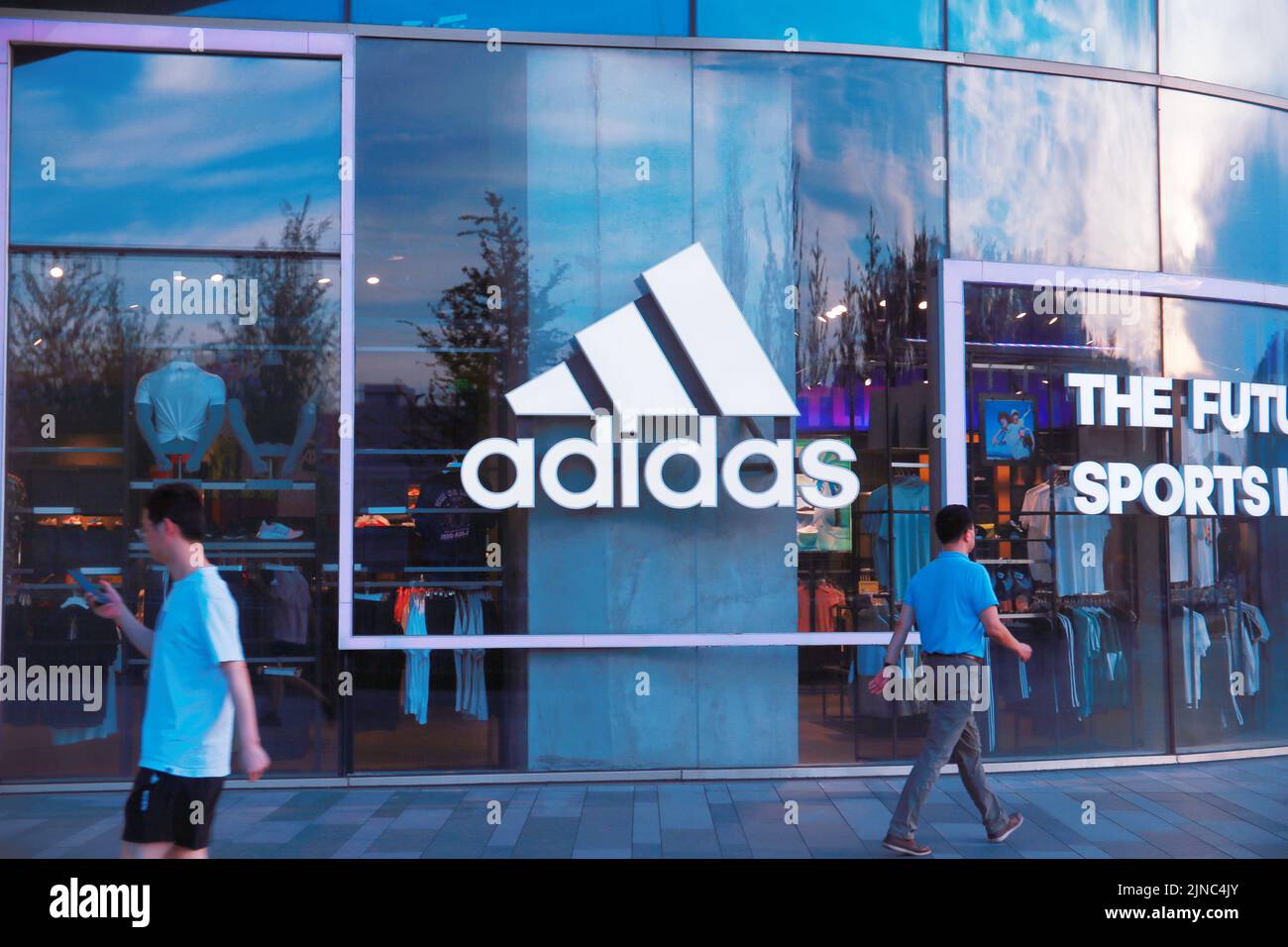 Adidas store hi-res stock photography and images - Alamy