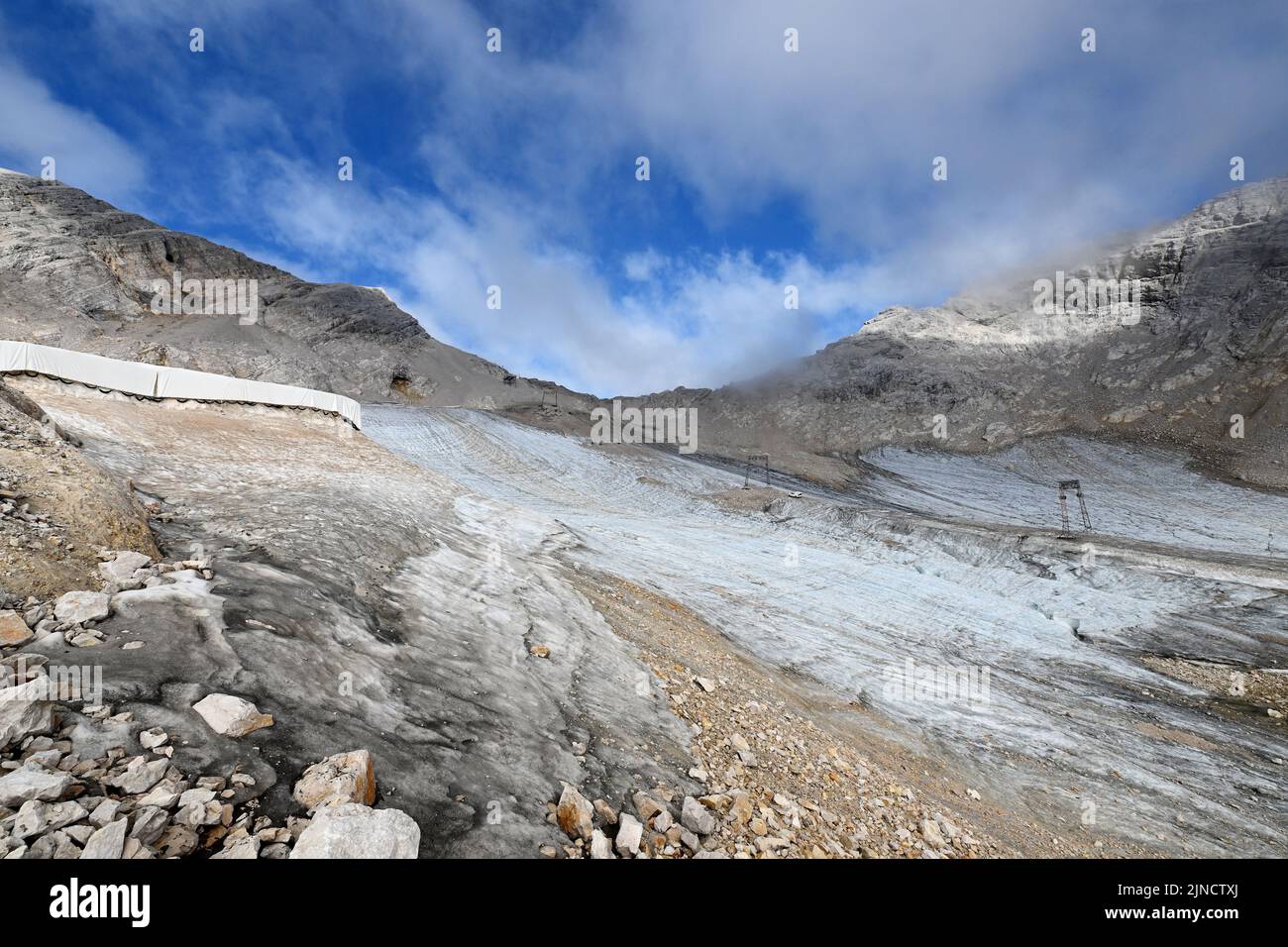 Grainau, Germany. 08th Aug, 2022. Blank ice is on the northern Schneeferner. The ice of the Blaueisgletscher, the Schneeferner on the Zugspitze as well as the Höllentalferner has decreased significantly within only one year. (to dpa 'Sahara dust is affecting glaciers - ice is melting at a record pace') Credit: Angelika Warmuth/dpa/Alamy Live News Stock Photo