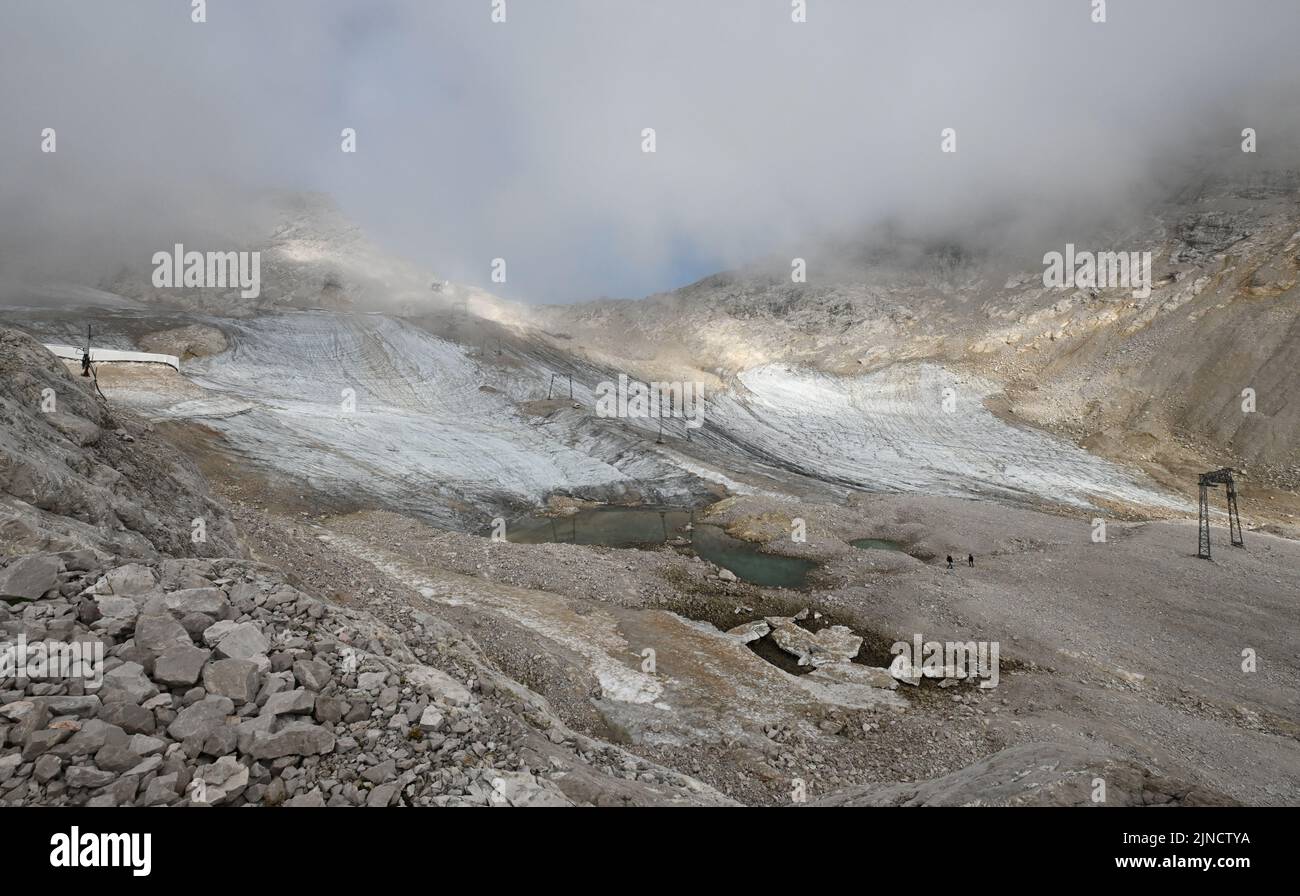 Grainau, Germany. 08th Aug, 2022. Blank ice is on the northern Schneeferner. The ice of the Blaueisgletscher, the Schneeferner on the Zugspitze as well as the Höllentalferner has decreased significantly within only one year. (to dpa 'Sahara dust is affecting glaciers - ice is melting at a record pace') Credit: Angelika Warmuth/dpa/Alamy Live News Stock Photo