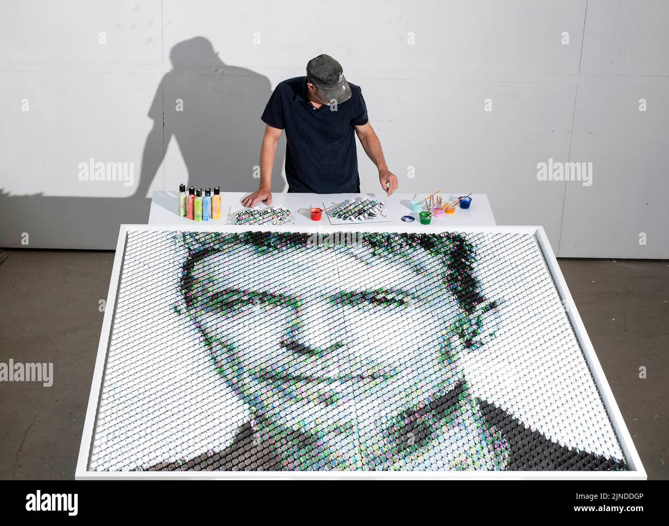 EDITORIAL USE ONLY Artist Joe Black adds the finishing touches to a portrait of David Bowie made from over 8500 guitar plectrums, commissioned by Sky Arts to celebrate Bowie topping a new definitive list of Britain's 50 most influential artists of the last 50 years . Issue date: Thursday August 11, 2022. Stock Photo