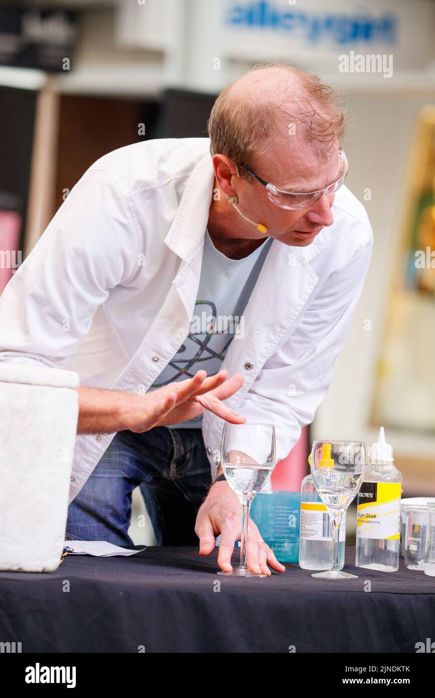 Brisbane, Australia. 11th Aug, 2022. Dr Rob Bell performs live experiments to an audience of school students and the public in Brisbane's Queen Street Mall at the launch of National Science Week. Live experiments and museum specimen displays were performed in Brisbaneís Queen Street Mall for the launch of National Science Week. National Science Week was established in 1997 to acknowledge the contributions of Australian scientists and technology. (Photo by Joshua Prieto/SOPA Images/Sipa USA) Credit: Sipa USA/Alamy Live News Stock Photo