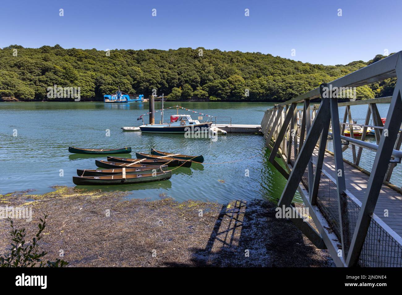Landing jetty and the King Harry Chain Ferry. The ferry connects St Mawes and the Roseland Peninsula with Feock across the River Fal in Cornwall. Stock Photo