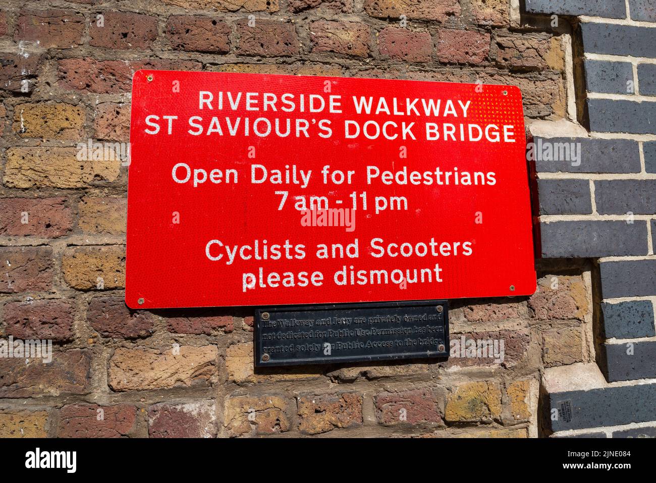 Sign on St Saviours Dock properties in Shad Thames, converted historic warehouse buildings at junction of River Thames and Neckinger. Walkway sign Stock Photo