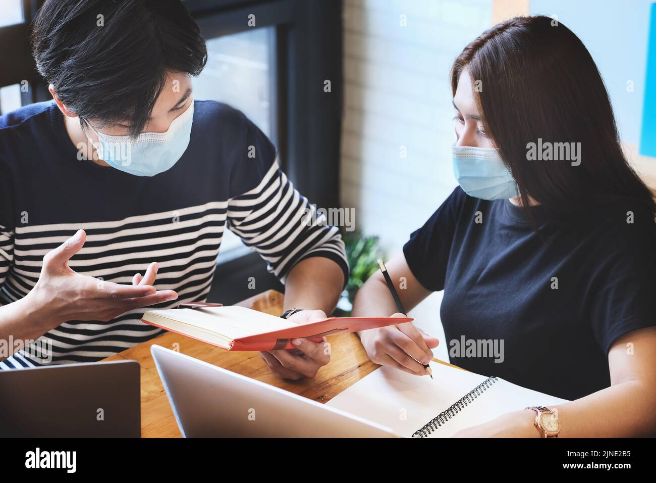 vintage tone effect with focus at businessman Discussion and exchange ...