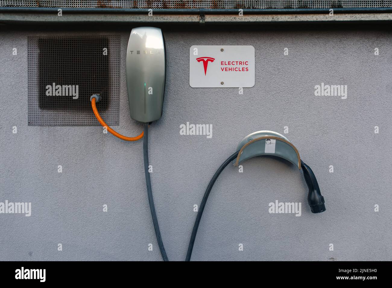 Tesla wall connector hi res stock photography and images Alamy