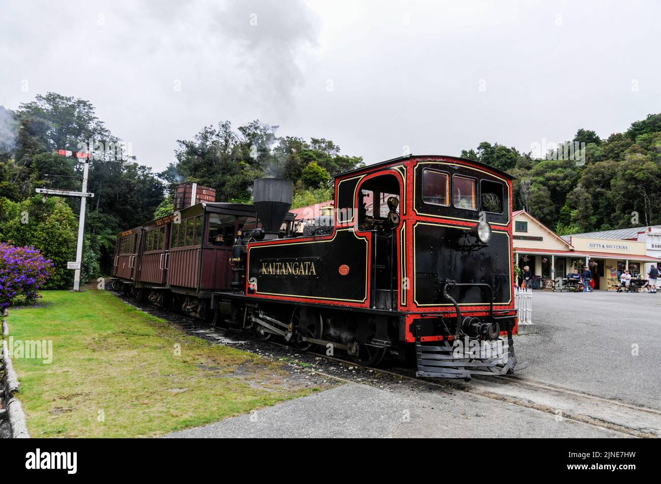 An ex PWD L508 locomotive with carriages at Shantytown living museum, an original gold mining town, south of Greymouth on the west coast of the South I Stock Photo