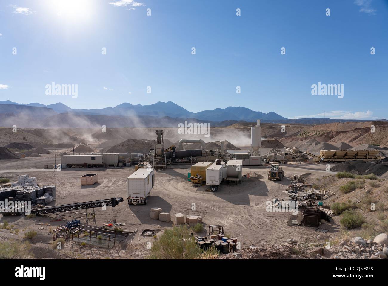 Asphalt drum mix plant hires stock photography and images Alamy