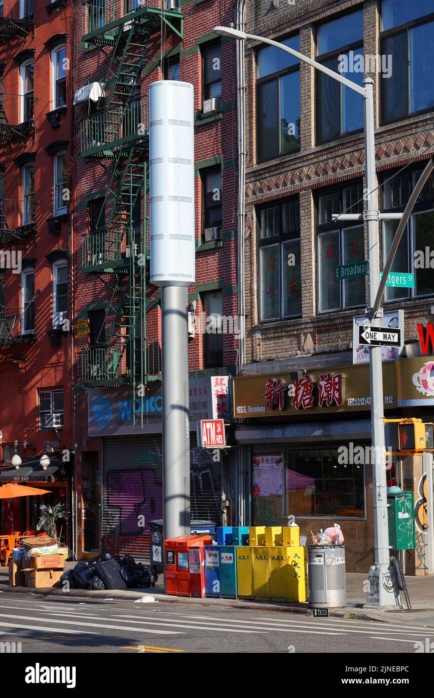A LinkNYC Link5G 5G WiFi kiosk in Manhattan Chinatown, New York. The gigantic 32 foot smartpoles replace older LinkNYC 4G wifi kiosks under a new ... Stock Photo