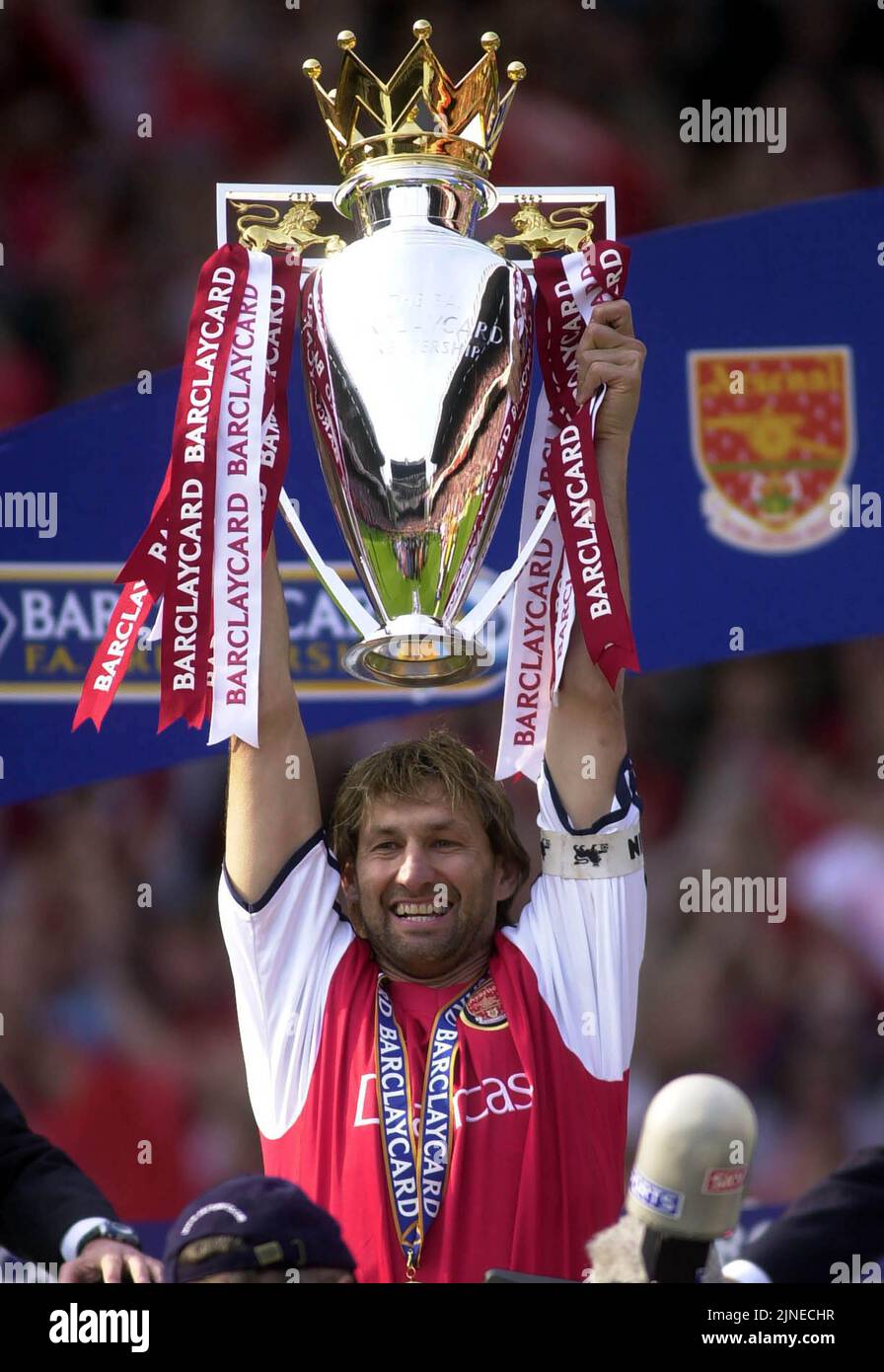 Arsenal V Everton 11/5/02 at Highbury after winning the league pic shows: Tony Adams with trophy Stock Photo