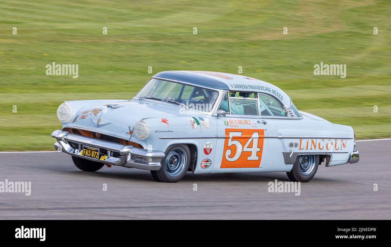1954 Lincoln Cosmopolitan with driver Julian Balme during the Sopwith Cup race at the Goodwood 79th Members Meeting, Sussex, UK. Stock Photo
