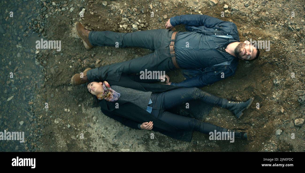 AUSTIN STOWELL and MELISSA BARRERA in BREATHE (2022) Original title