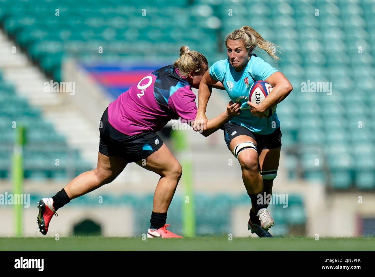 England's Vicky Fleetwood (right) during an open training session at Twickenham Stadium, London. Picture date: Thursday August 11, 2022. Stock Photo