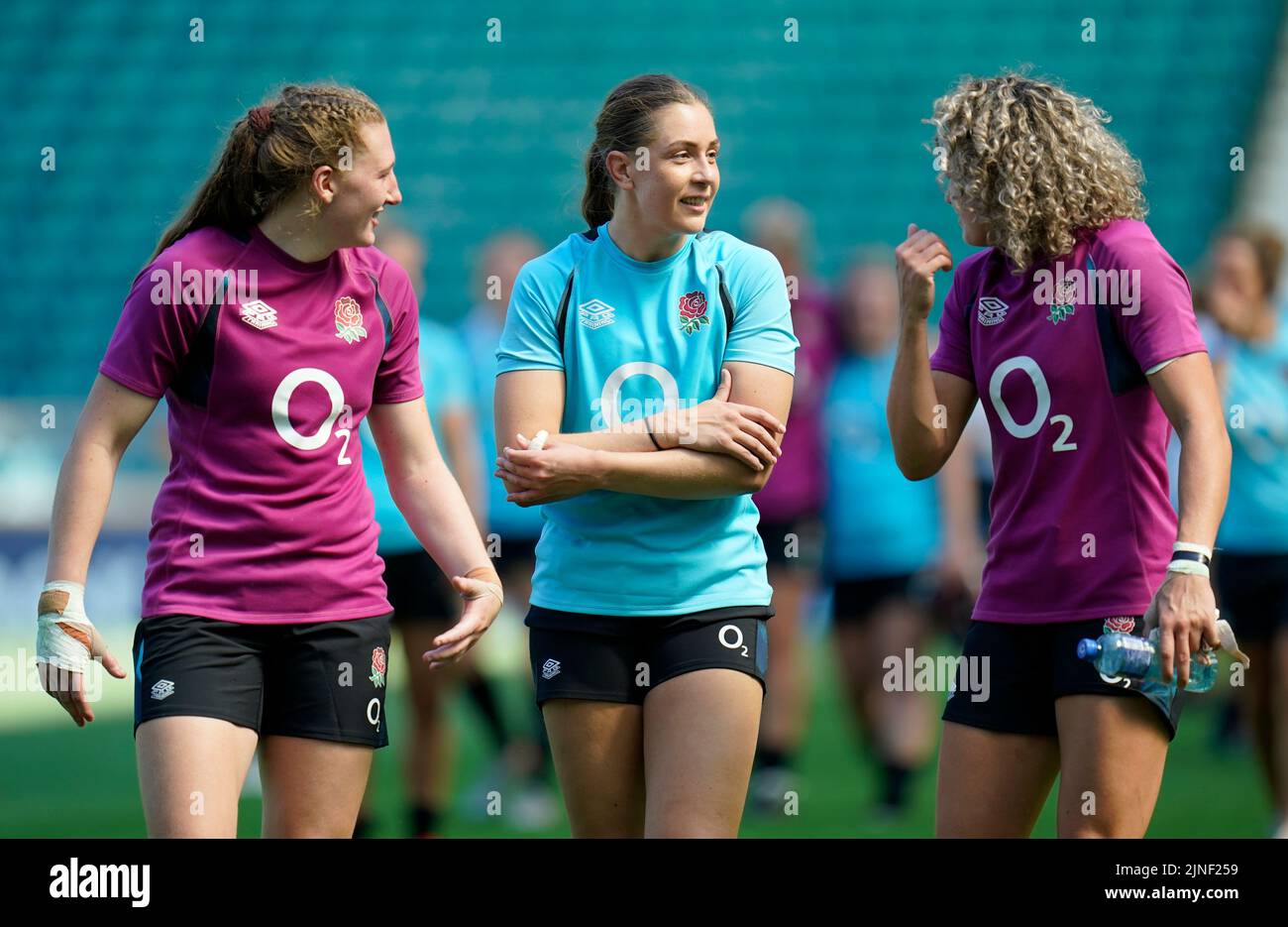England's Emma Sing (left), Holly Aitchison (centre) and Ellie Kildunne during an open training session at Twickenham Stadium, London. Picture date: Thursday August 11, 2022. Stock Photo