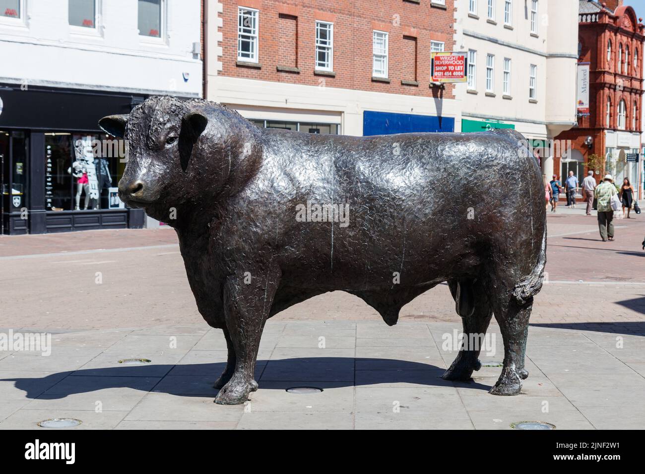 The Hereford bull sculpture in Hereford city centre Stock Photo Alamy