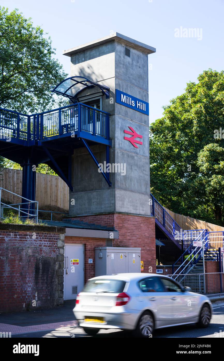 Mills hill railway station hires stock photography and images Alamy