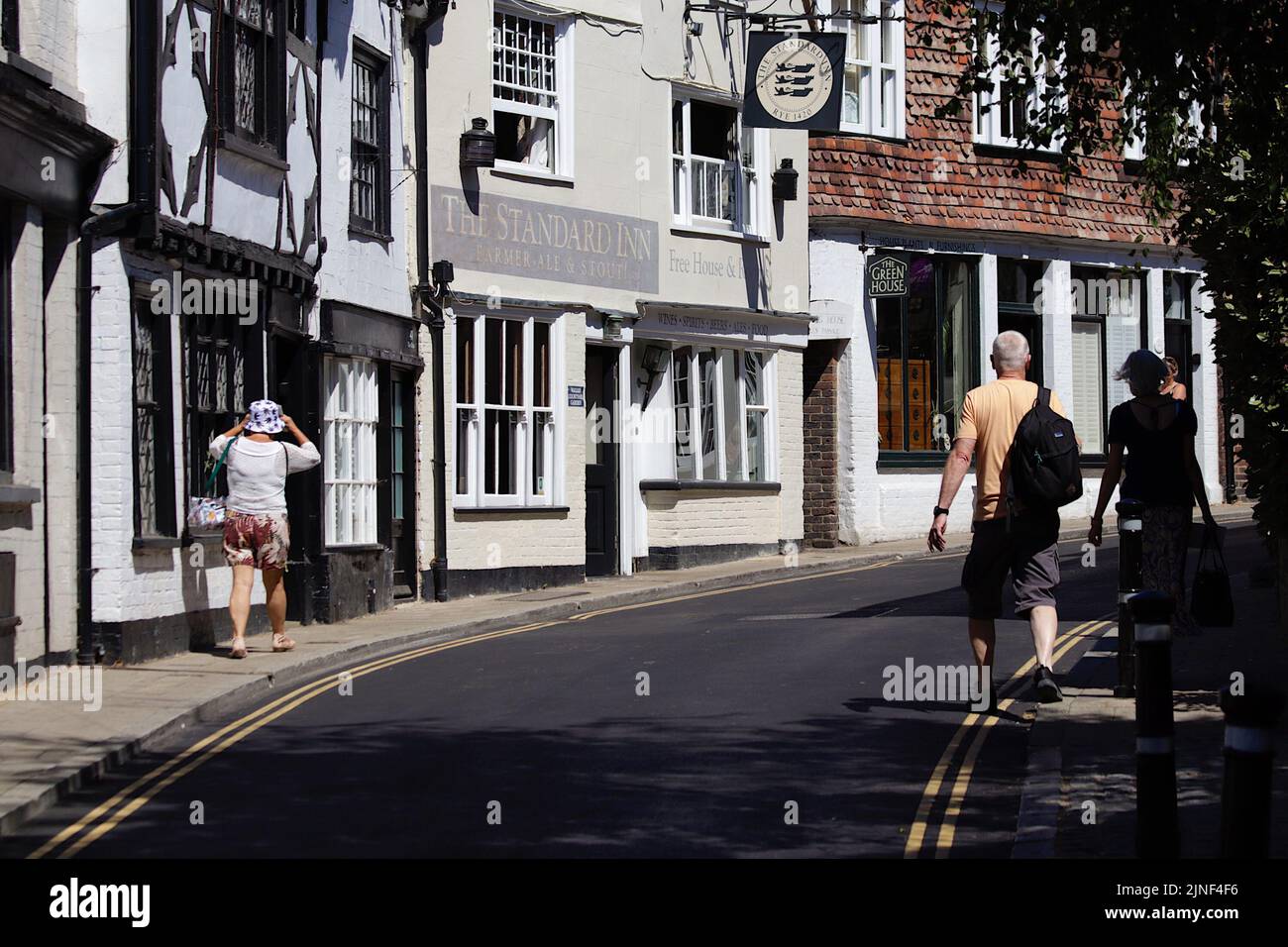 Rye, East Sussex, UK. 11 Aug, 2022. UK Weather: Visitors to the ancient town of Rye walk along the high street enduring the sweltering heat. Photo Credit: Paul Lawrenson /Alamy Live News Stock Photo