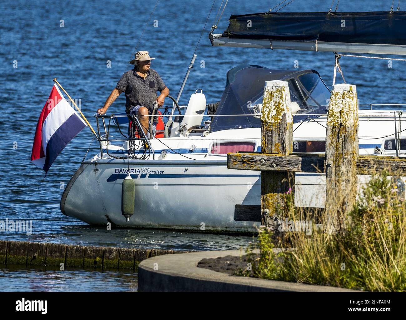 2022-08-11 11:39:02 MARKEN - Tourists are cooling off in the warm weather. In the coming days, the Netherlands will be burdened by a heat wave with tropical temperatures of more than 30 degrees. ANP REMKO DE WAAL netherlands out - belgium out Stock Photo