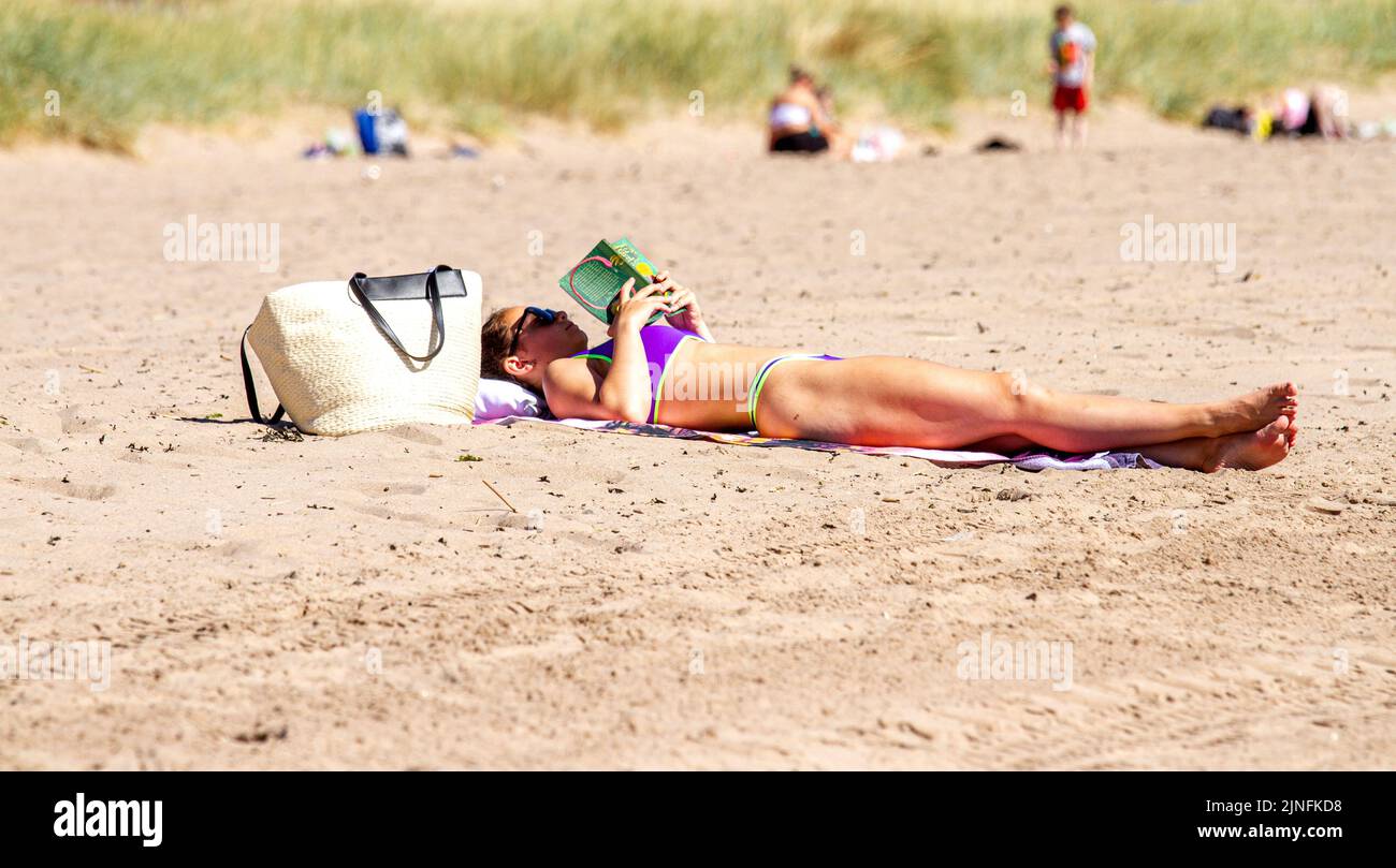 Dundee, Tayside, Scotland, UK. 11th Aug, 2022. UK weather: Extremely hot August temperatures in North East Scotland reached 28°C. Visitors swarm to Broughty Ferry beach in Dundee to enjoy the warm, wonderful summer weather and sunbathe on the sand. Credit: Dundee Photographics/Alamy Live News Stock Photo