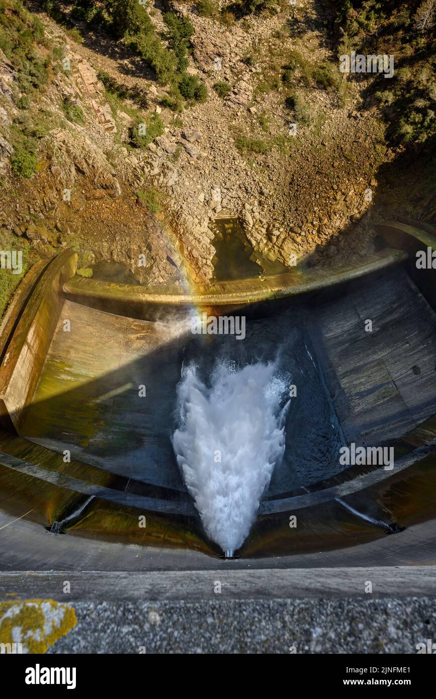 Susqueda Reservoir, in the Guilleries region, during the summer drought of 2022 (La Selva, Girona, Catalonia, Spain)  ESP: Embalse de Susqueda Stock Photo