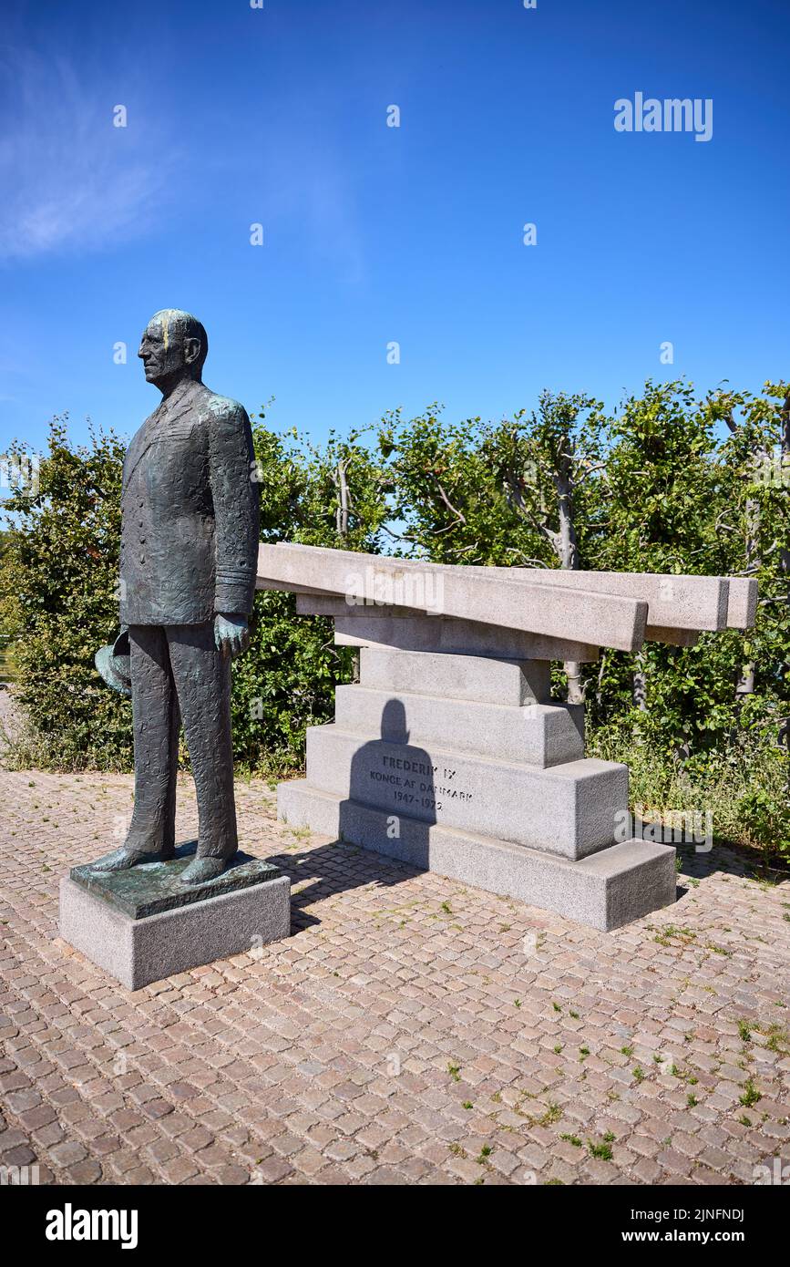 Statue of Danish King Frederik IX by Knud Nellemose (1981); Nordre Toldbod, Copenhagen, Denmark Stock Photo