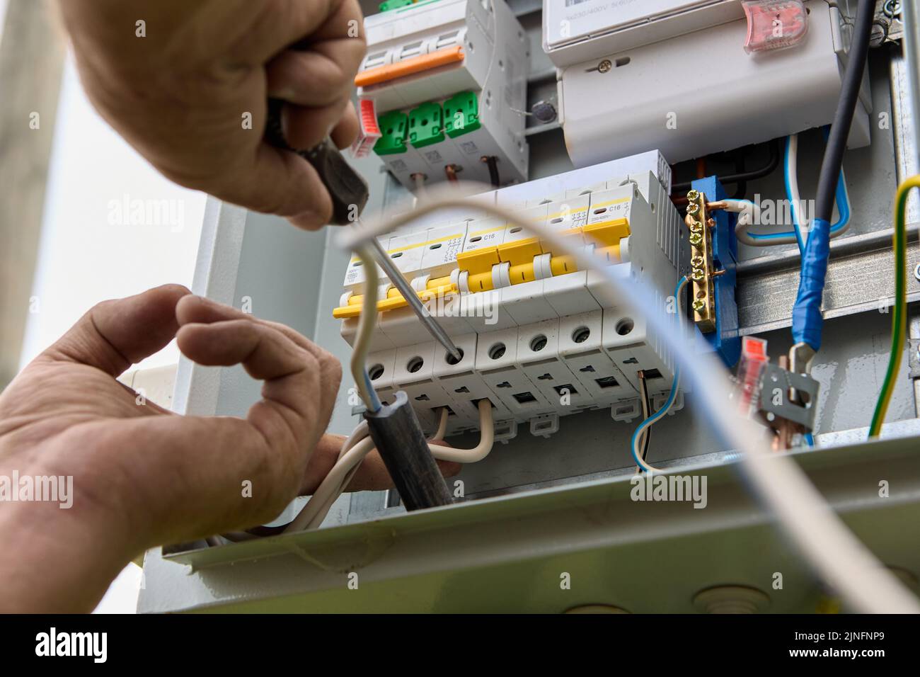 Fastening circuit breakers to DIN rail of consumer unit of electrical