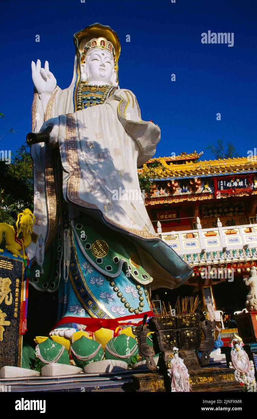 Guan yin statue hong kong hires stock photography and images Alamy