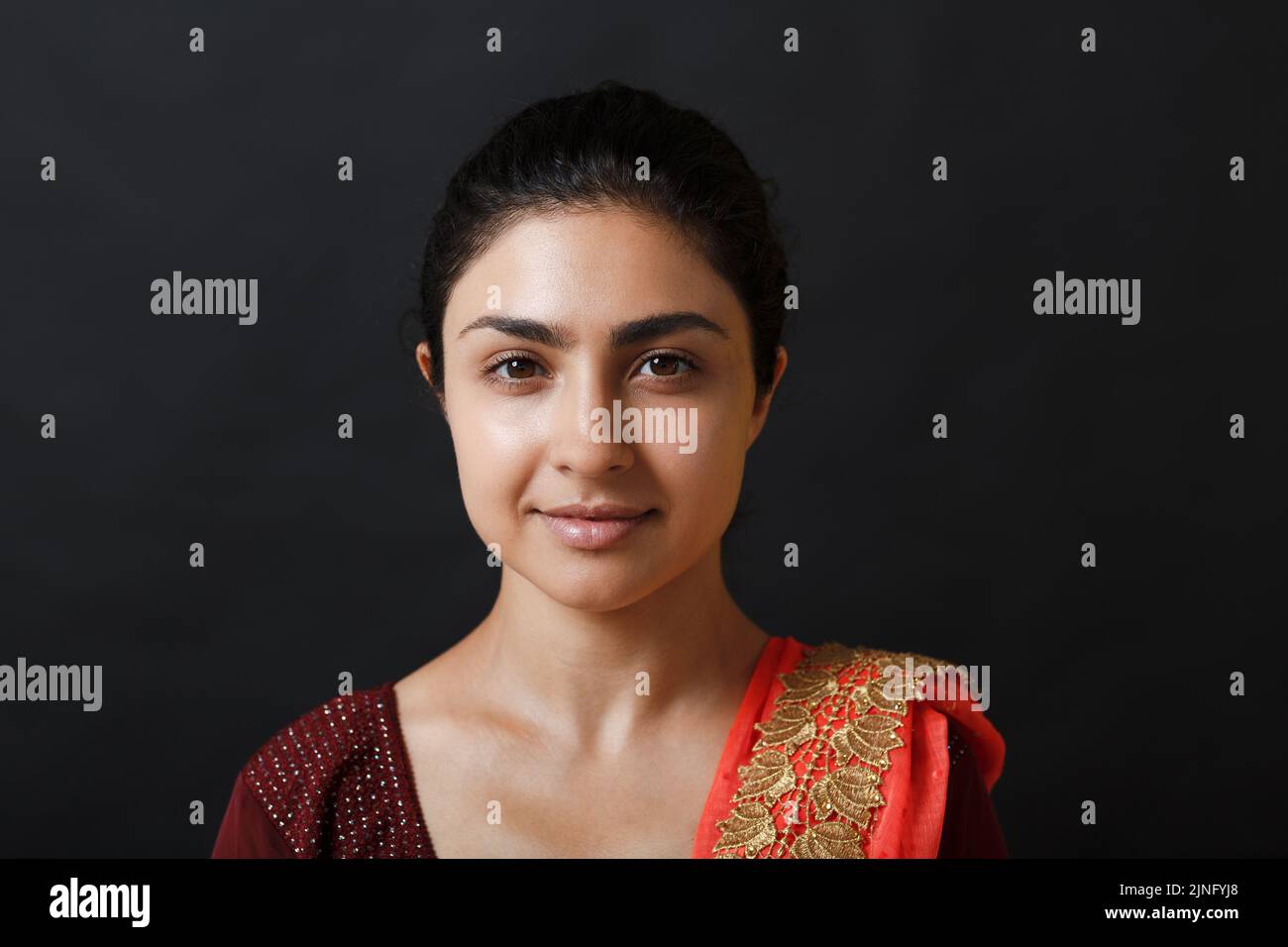 portrait-of-face-young-adult-indian-woman-clothing-traditional-sari-2JNFYJ8.jpg