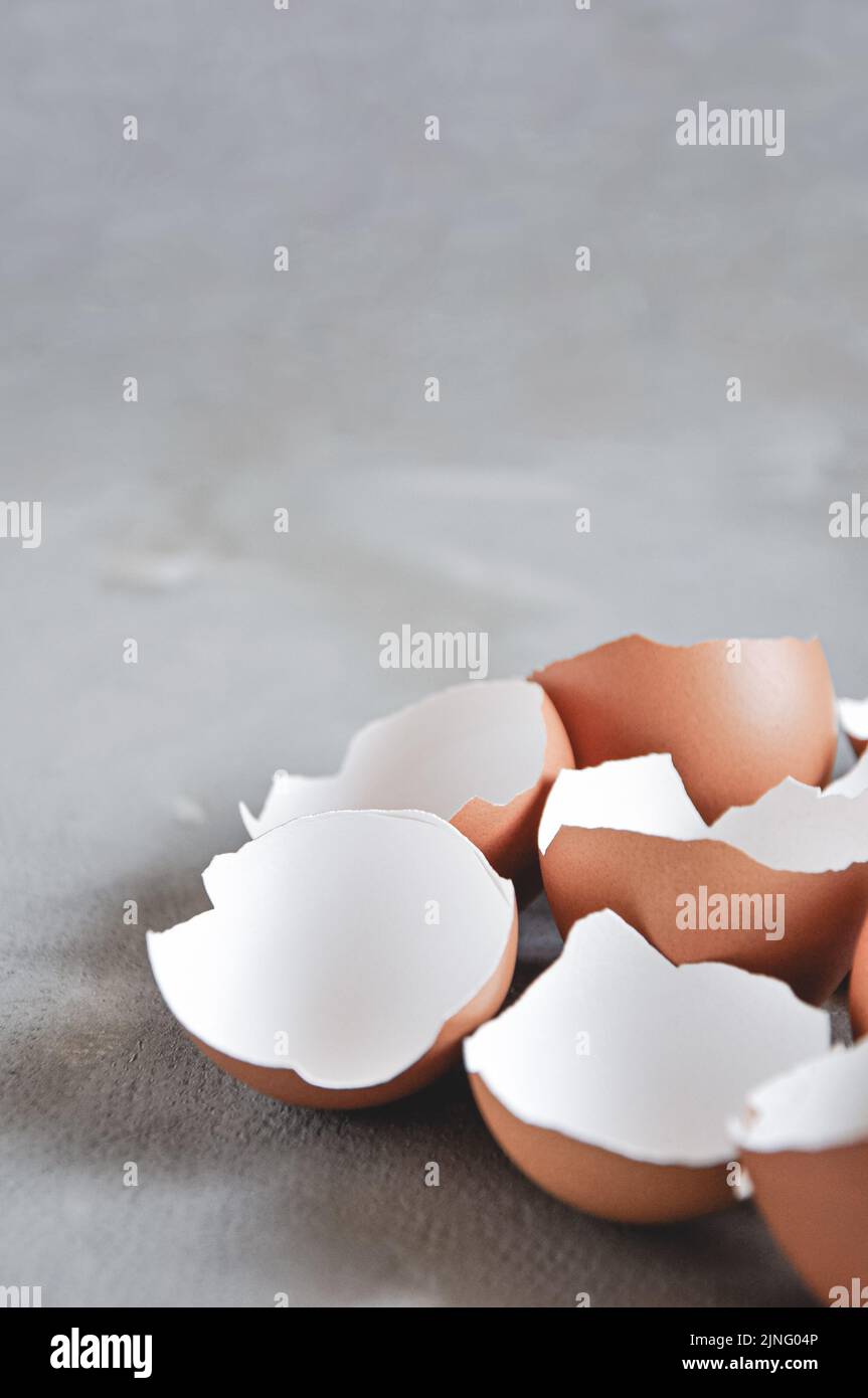Eggshell. Shell of eggs on concrete kitchen table Stock Photo Alamy