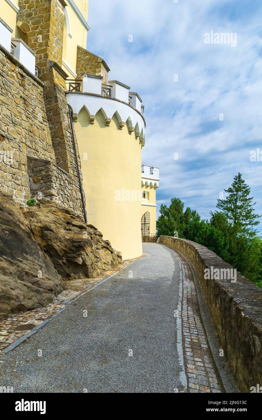 The picturesque uphill path to Trakošćan Castle in Northern Croatia Stock Photo