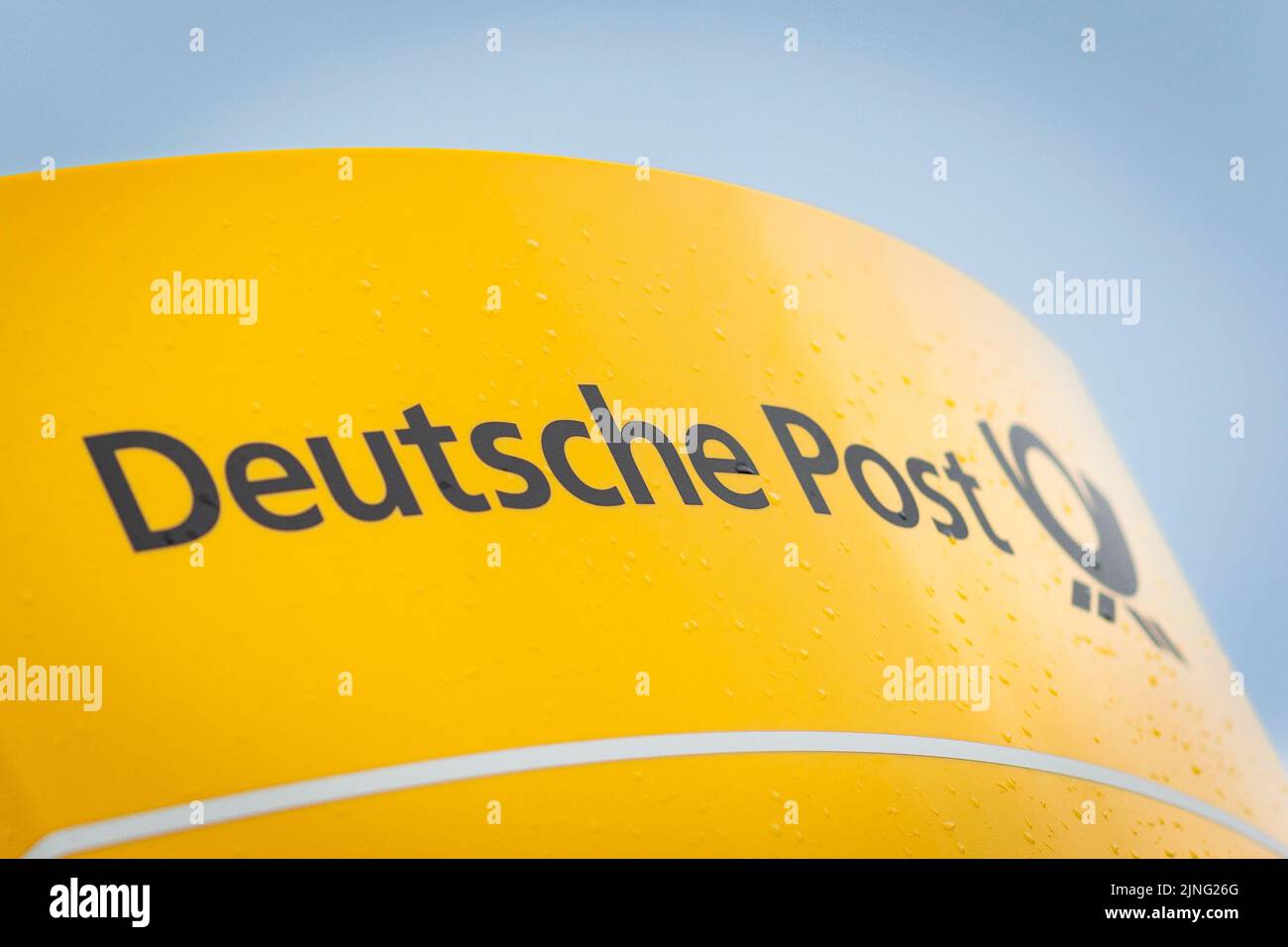 Hanover, Deutschland. 03rd Feb, 2022. The logo of the company Deutsche Post AG at a distribution center in Hanover, Germany, February 3rd, 2022. Credit: dpa/Alamy Live News Stock Photo