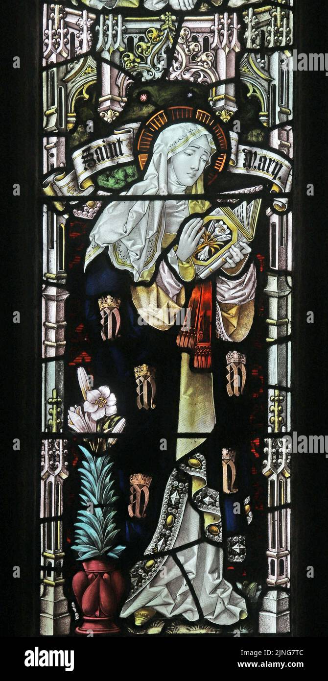 Stained glass window by Percy Bacon & Brothers depicting St Mary, St Mawgan's Church, Mawgan-in-Pyder Church, Cornwall, England Stock Photo