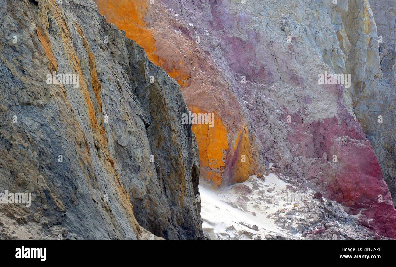 COLOURED ROCKS AT ALUM BAY, ISLE OF WIGHT. PIC MIKE WALKER, MIKE WALKER ...