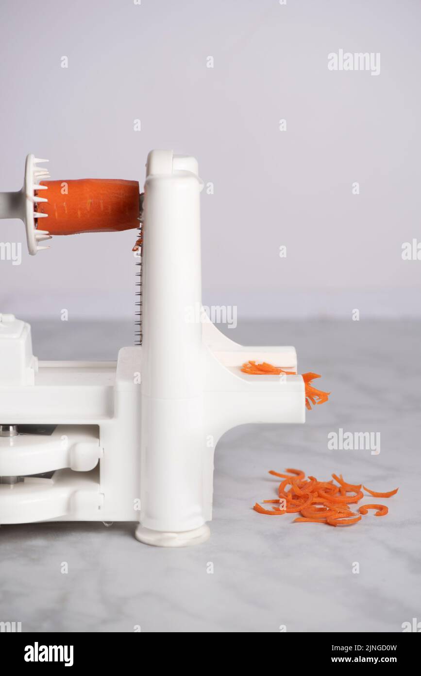 https://c8.alamy.com/comp/2JNGD0W/davis-ca-usa-april-10-2022-spiralizer-7-blade-vegetable-slicer-veggie-pasta-spaghetti-maker-for-ketopaleonon-gluten-diet-shredding-a-carrot-r-2JNGD0W.jpg