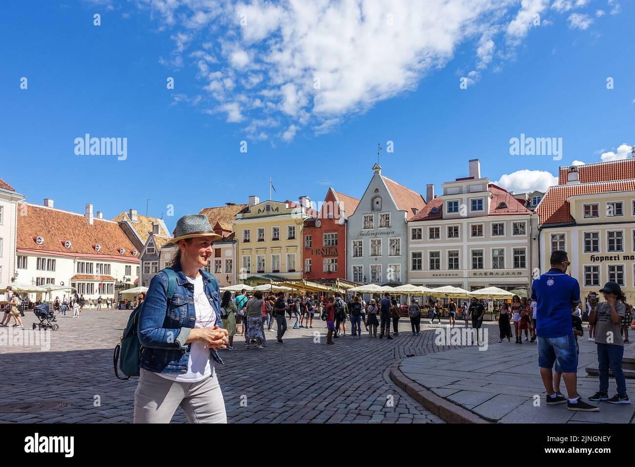 Tallinn, Estonia 31 July 2022  General view of the old town squre with open air restaurants and not so many touritst visiting the city is seen in Tallinn, Estonia on 31 July 2022  Credit: Vadim Pacajev/Alamy Live News Stock Photo