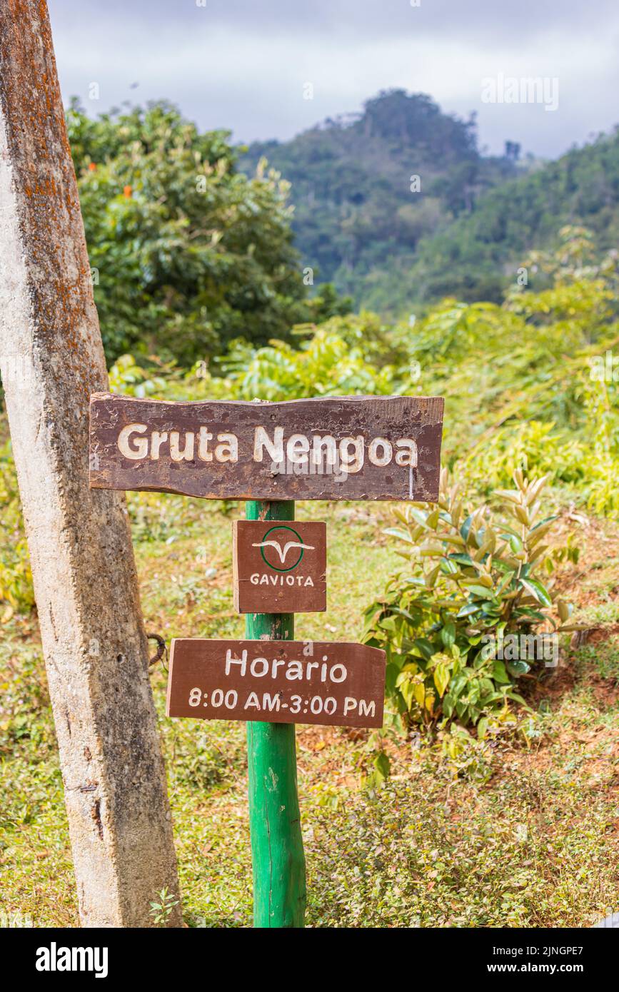 Sign indicating the way to Gruta Nengoa at Parque natural Guanayara near Trinidad, Cuba Stock Photo