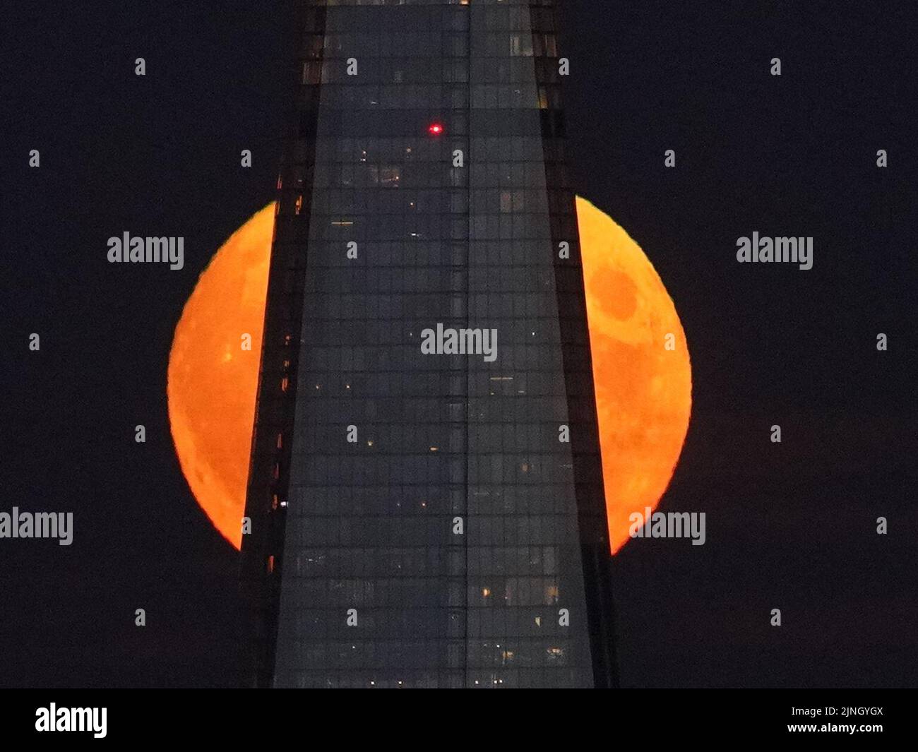 The Sturgeon supermoon, the final supermoon of the year, rises behind The Shard in London. Picture date: Thursday August 11, 2022. Stock Photo